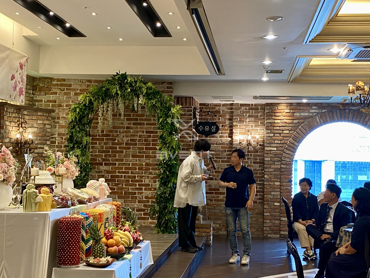 팔순 사회자.jpg